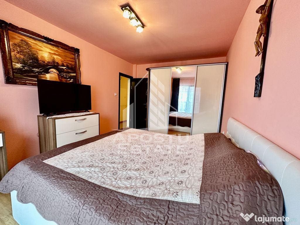 Duplex cu 4 camere situat la asfalt, in zona Planetelor