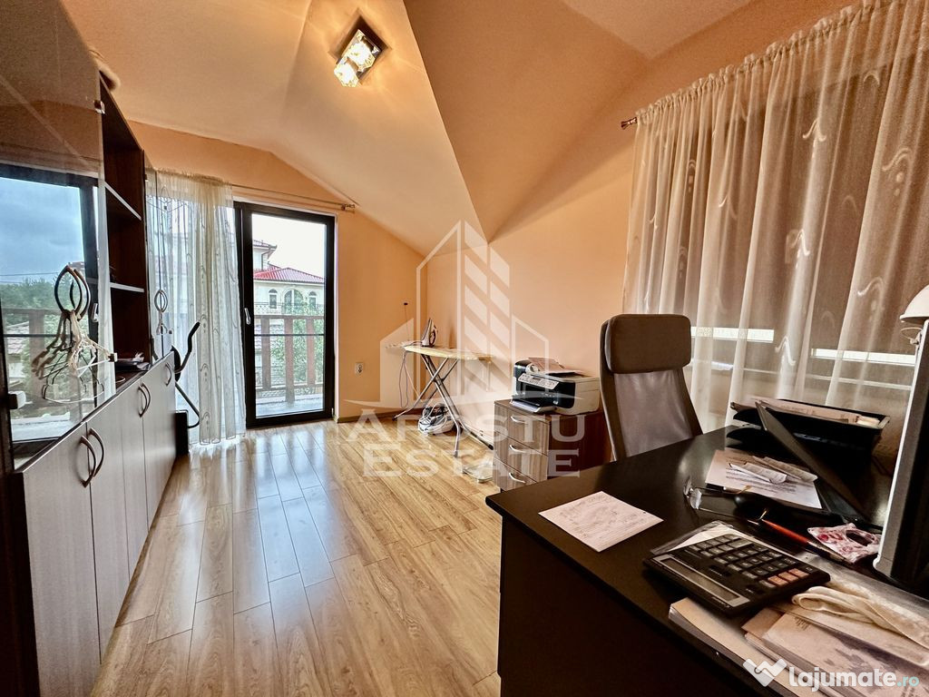 Duplex cu 4 camere situat la asfalt, in zona Planetelor