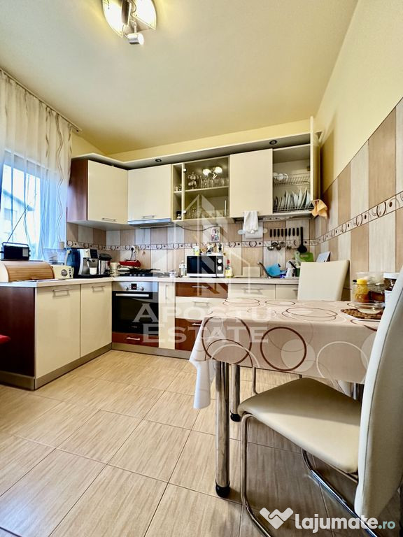 Duplex cu 4 camere situat la asfalt, in zona Planetelor