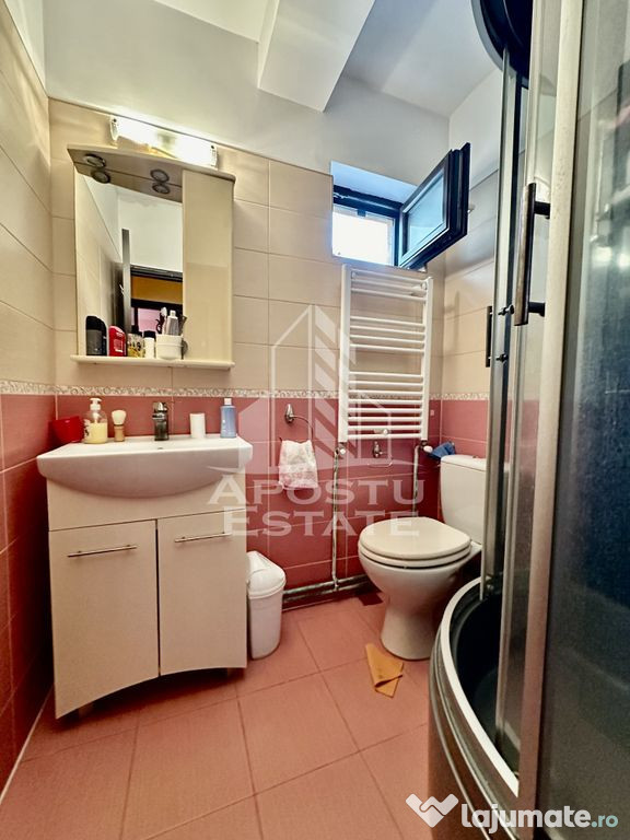 Duplex cu 4 camere situat la asfalt, in zona Planetelor