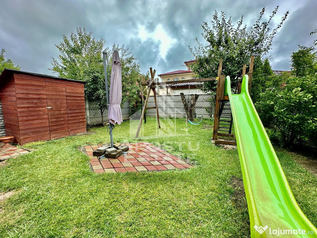 Duplex cu 4 camere situat la asfalt, in zona Planetelor