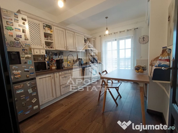 Apartament 3 camere pe doua nivele, 2 bai, zona Ronat! 