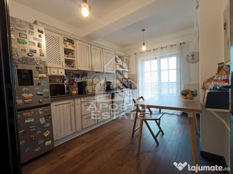 Apartament 3 camere pe doua nivele, 2 bai, zona Ronat! 