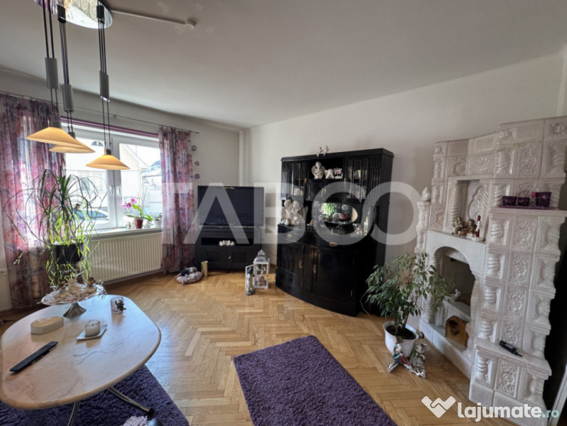 Casa individuala + apartament 2 fronturi teren 584 mp Turnis 