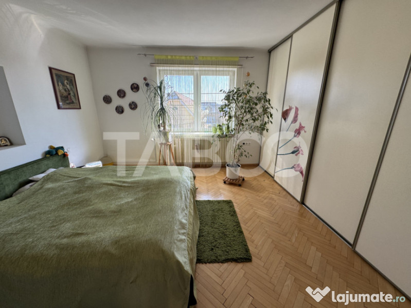 Casa individuala + apartament 2 fronturi teren 584 mp Turnis 