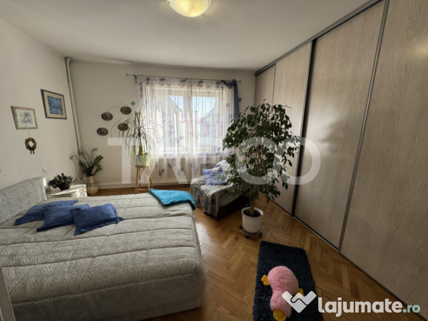 Casa individuala + apartament 2 fronturi teren 584 mp Turnis 