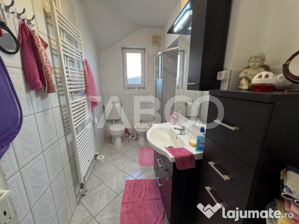 Casa individuala + apartament 2 fronturi teren 584 mp Turnis 