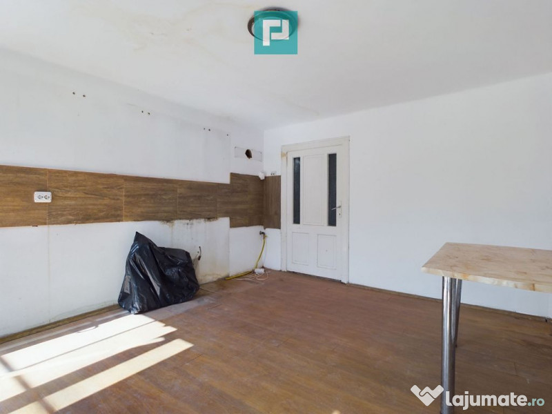 Casă 4 camere, zona centrală în Pâncota