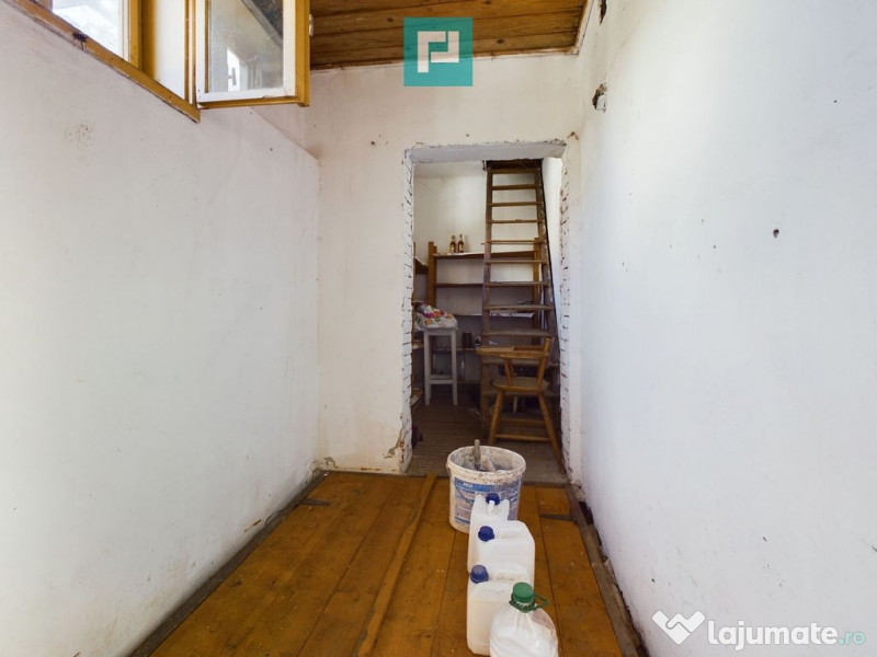 Casă 4 camere, zona centrală în Pâncota