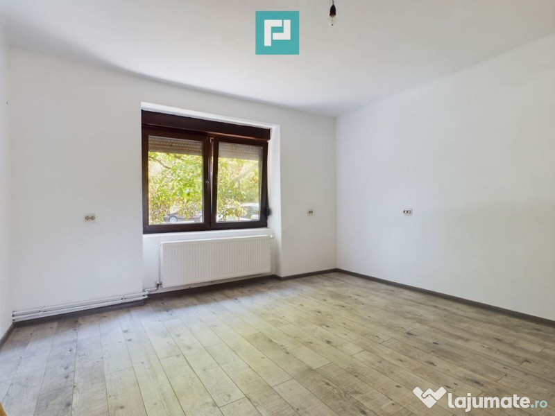 Casă 4 camere, zona centrală în Pâncota