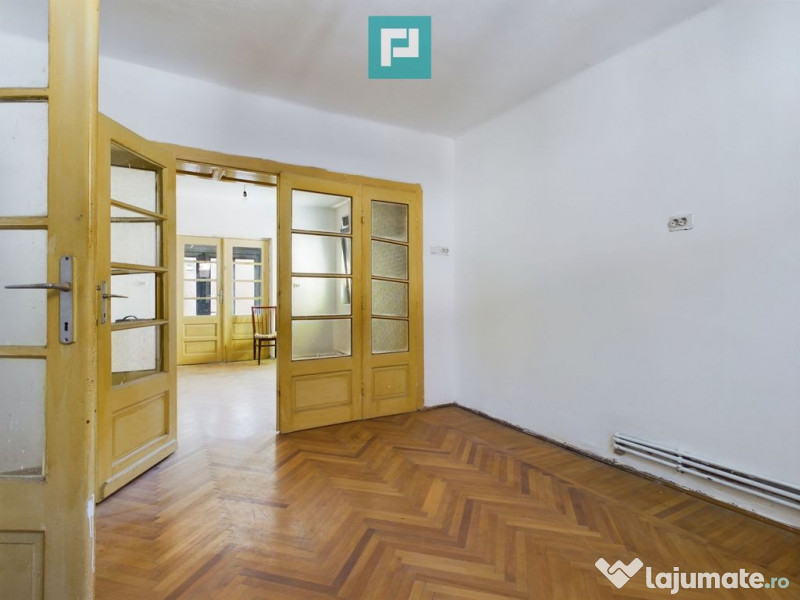 Casă 4 camere, zona centrală în Pâncota