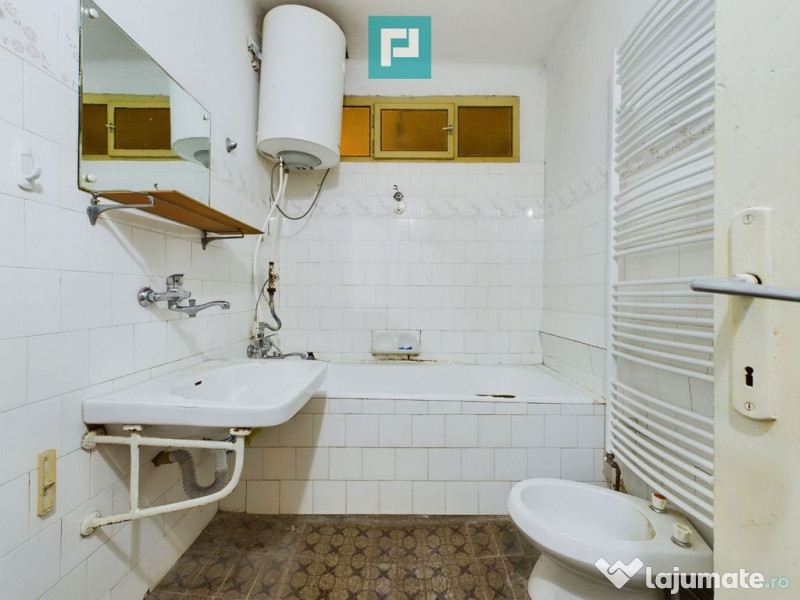 Casă 4 camere, zona centrală în Pâncota