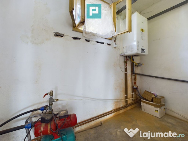 Casă 4 camere, zona centrală în Pâncota