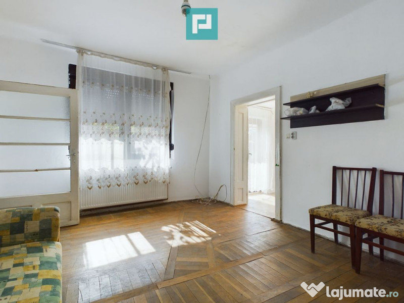 Casă 4 camere, zona centrală în Pâncota