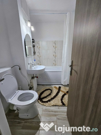 Se inchiriaza garsoniera in zona Tractorul 