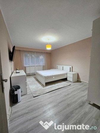 Se inchiriaza garsoniera in zona Tractorul 