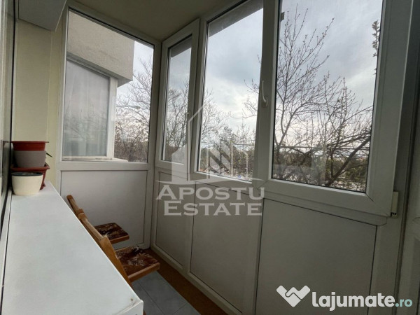 Apartament cu 3 camere, decomandat, etajul 2 , centrala p...