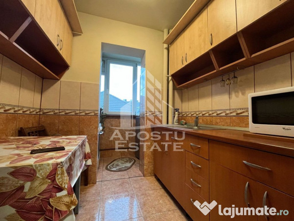 Apartament cu 3 camere, decomandat, etajul 2 , centrala p...