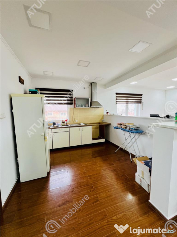 Spatiu industrial cu 2 hale si anexe teren 2543 in Hamba jud