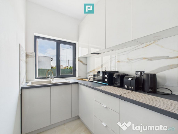 Casă Individuală cu 2 Apartamente în Giarmata Vii 