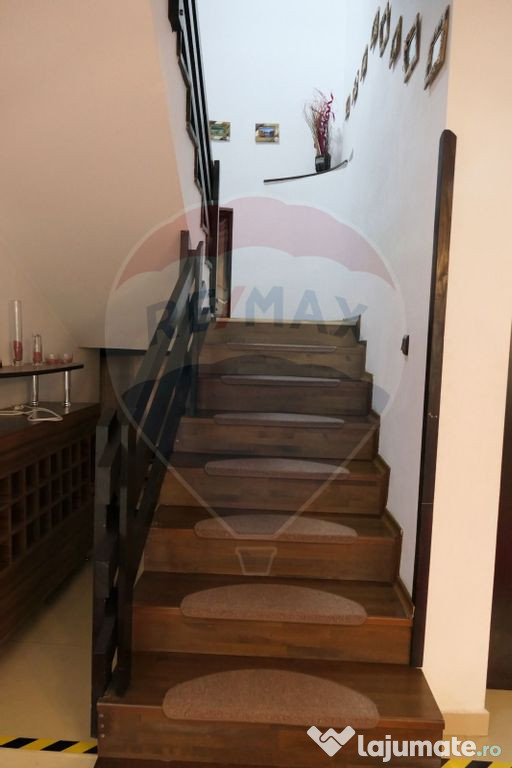 Vilă cu 10 camere de vânzare în zona Centrala 
