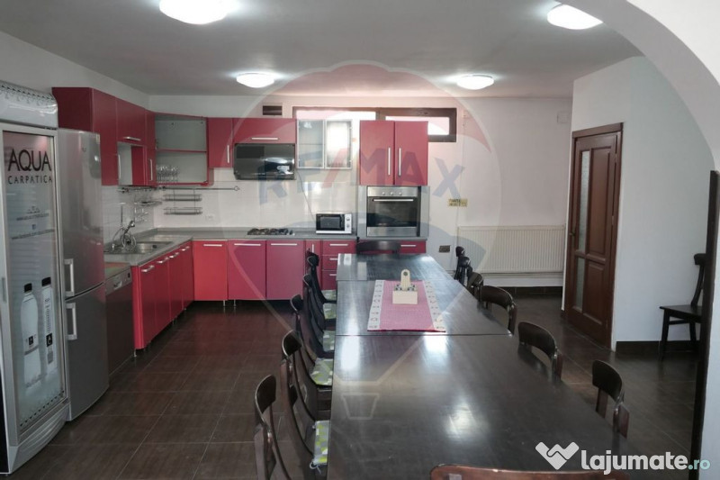 Vilă cu 10 camere de vânzare în zona Centrala 