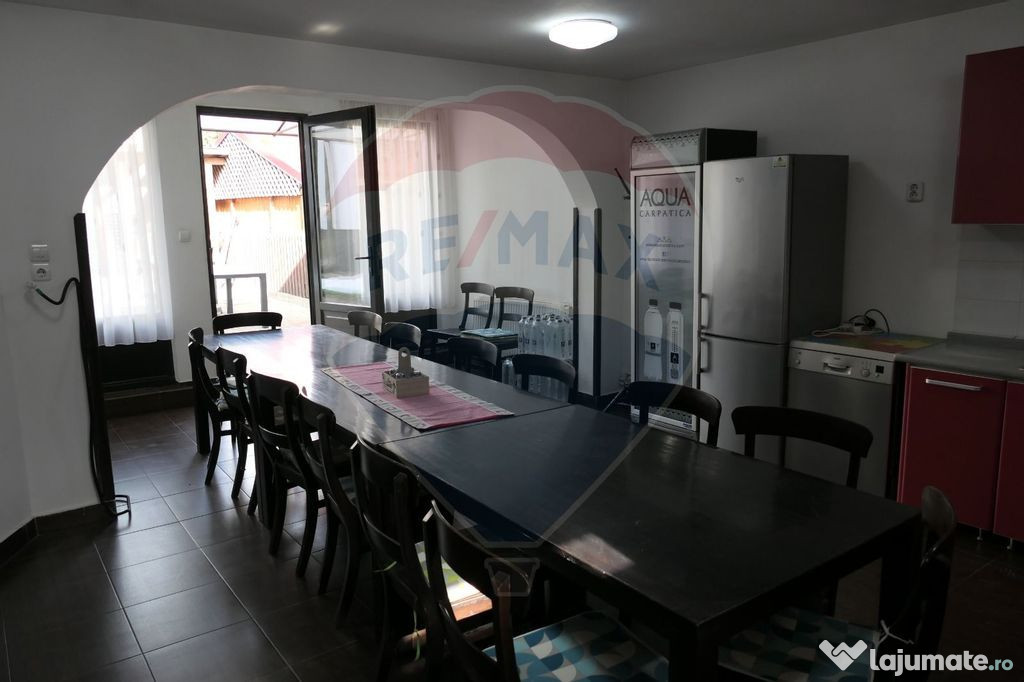 Vilă cu 10 camere de vânzare în zona Centrala 