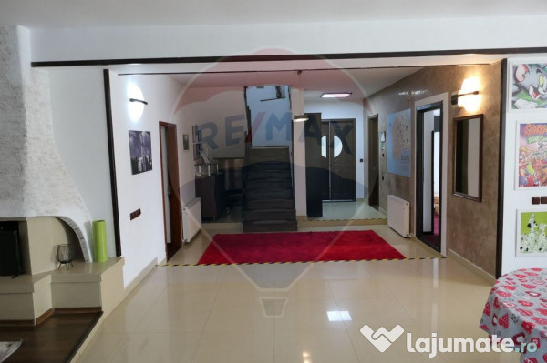 Vilă cu 10 camere de vânzare în zona Centrala 
