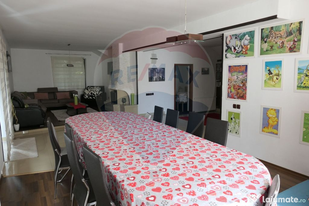 Vilă cu 10 camere de vânzare în zona Centrala 