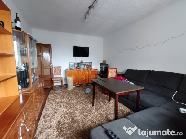 Apartament 3 camere, decomandat, 70 mp, mobilat, Nicolina 2 