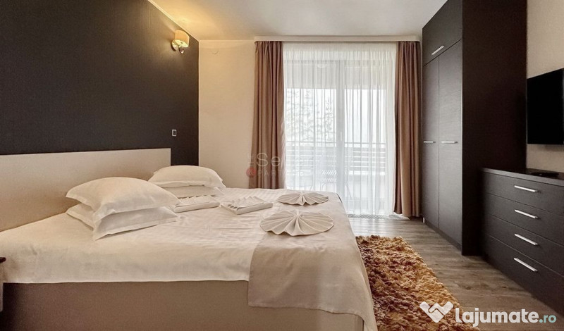 Priveliste spre masivul Postavarul