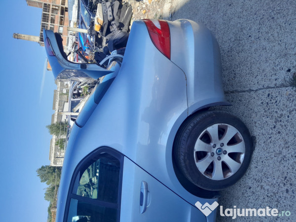 Aripa Stanga Spate Skoda Superb 2 2011