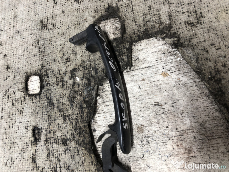 Maner exterior stanga fata Skoda Octavia 2010