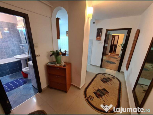 Apartament 3 camere, 2 bai Centrul Civic 