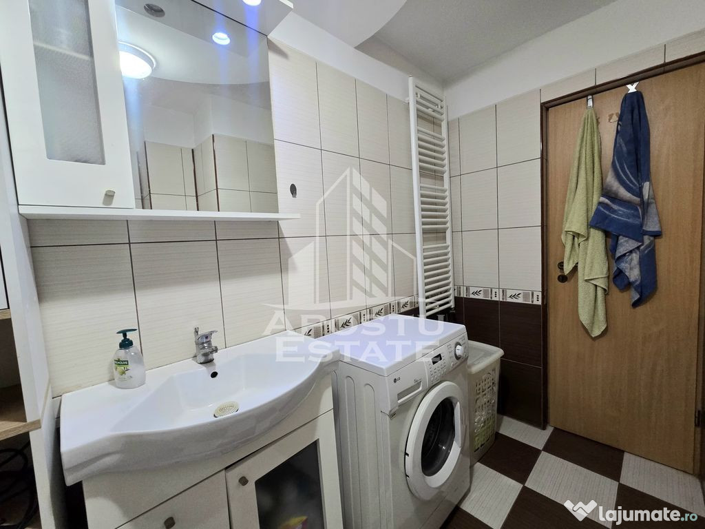 Apartament cu 4 camere si 2 bai, an 2009, zona Lipovei 