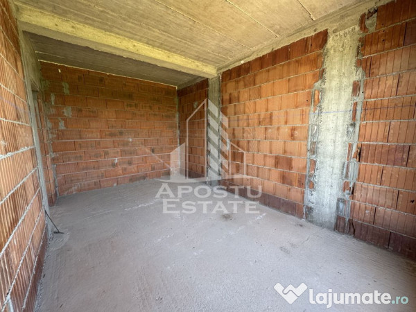 Case insiruite cu 3 camere, bucatarie inchisa, toate util... 