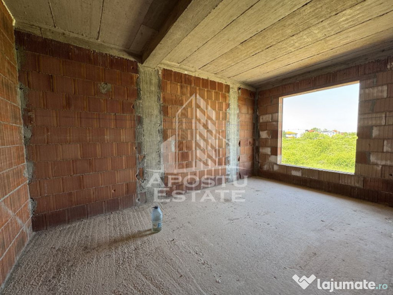 Case insiruite cu 3 camere, bucatarie inchisa, toate util... 