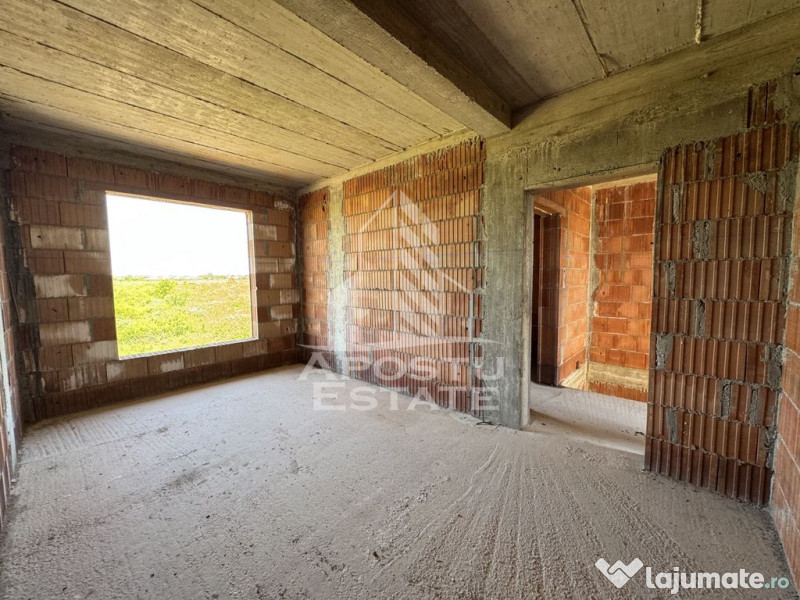 Case insiruite cu 3 camere, bucatarie inchisa, toate util... 