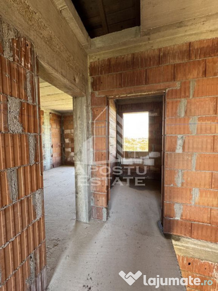 Case insiruite cu 3 camere, bucatarie inchisa, toate util... 