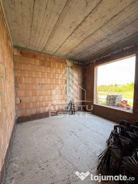 Case insiruite cu 3 camere, bucatarie inchisa, toate util... 