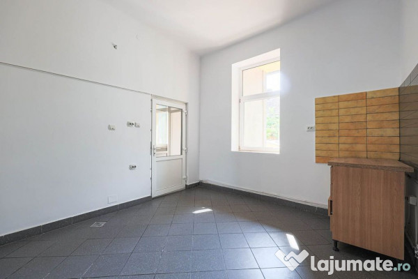 Locație excelentă: Spațiu comercial Reprezentanță sa... 