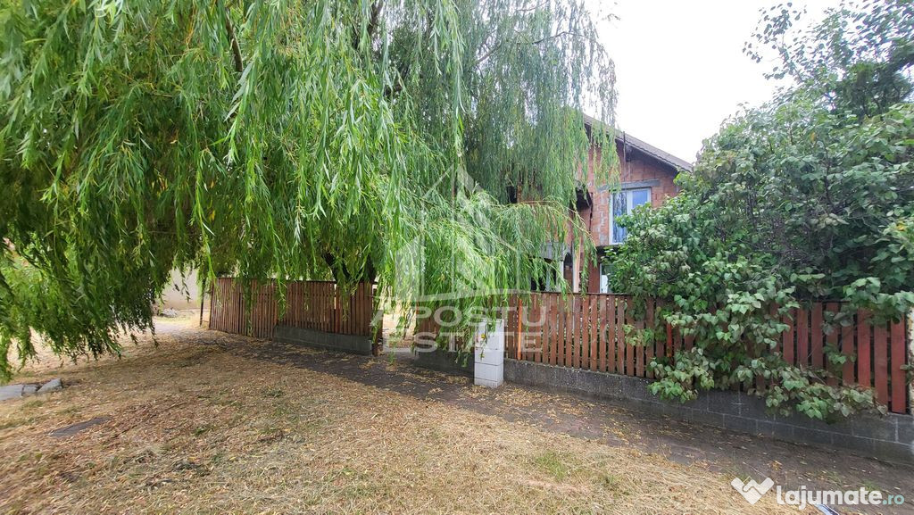 Casa individuala cu 7 camere,si teren de 550 mp,Dudestii Noi 