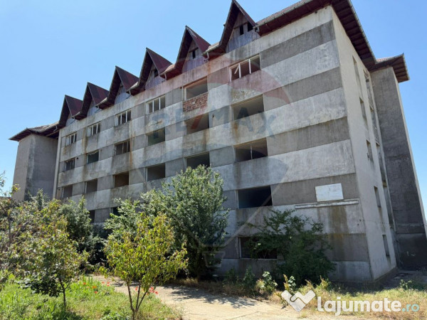 Bloc P+4 de vanzare, 40 apartamente, 2300 mp utili, BABADAG