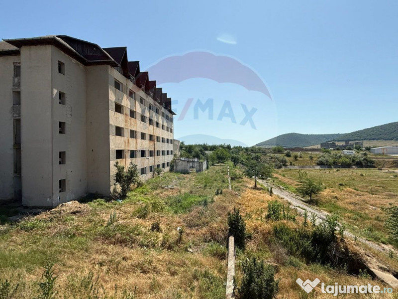 Bloc P+4 de vanzare, 40 apartamente, 2300 mp utili, BABADAG