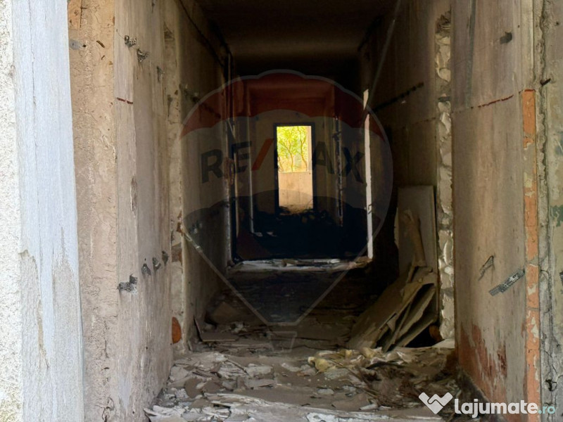 Bloc P+4 de vanzare, 40 apartamente, 2300 mp utili, BABADAG