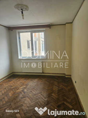 Apartament 3 camere *etaj 2 - decomandat* - str. Zambilelor