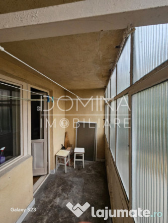 Apartament 3 camere *etaj 2 - decomandat* - str. Zambilelor