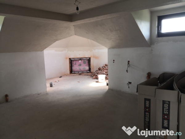 Casă P+1+M, 370 mp, teren 70 ari, Livezile, la 9 km de Bistrița