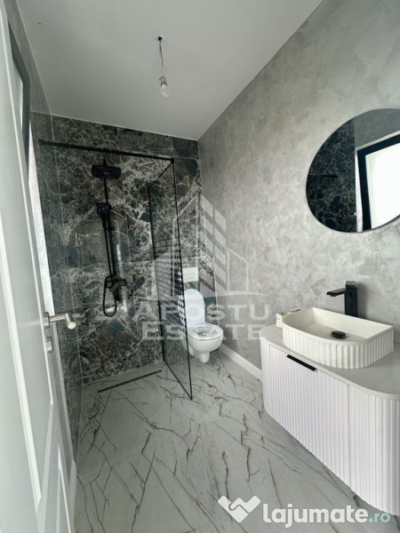 Duplex modern cu 4 camere, despartit prin camera tehnica,...