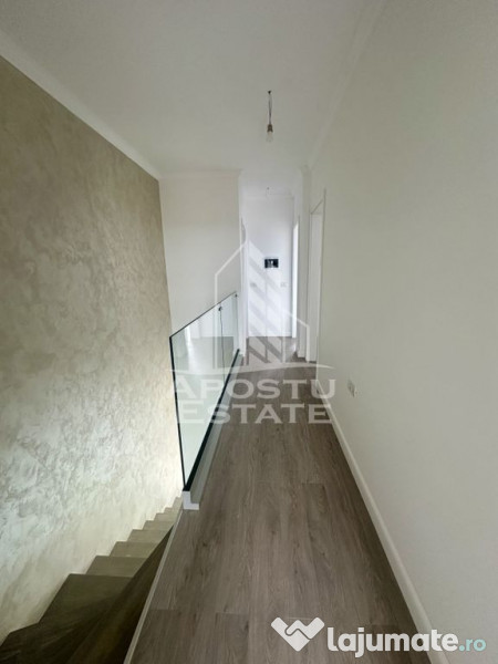 Duplex modern cu 4 camere, despartit prin camera tehnica,...